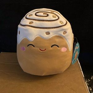 NWT 8” Chanel the cinnamon bun Squishmallow
